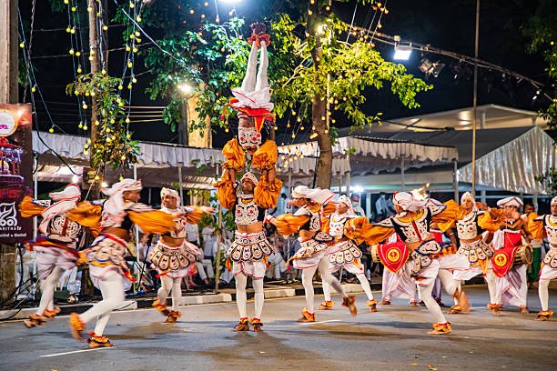 kandy perahera dancing